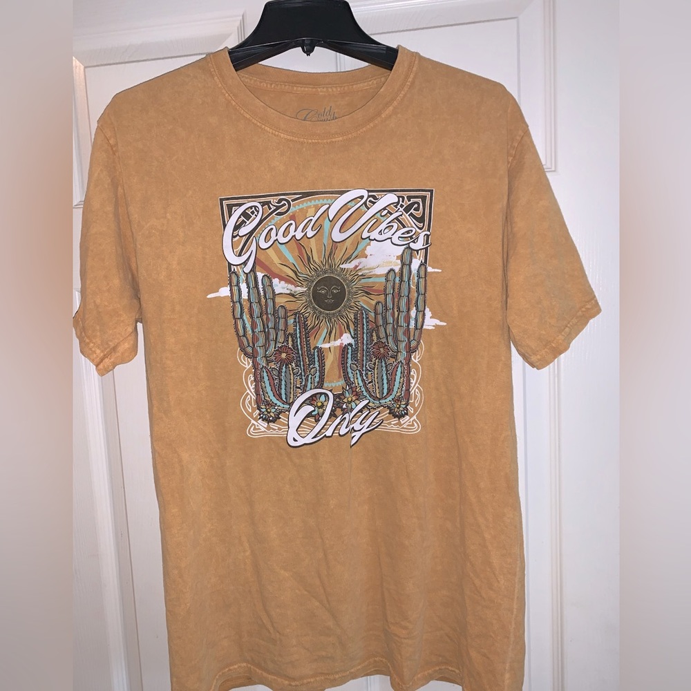 Women’s Medium Good Vibes Graphic Tee